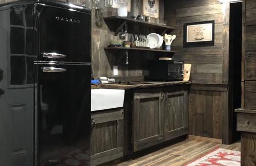 Lampasas Cabin | Quiet Country Rustic Cabin
