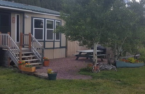 East Glacier Park House | Quiet Countryside.but just a few minutes from town!