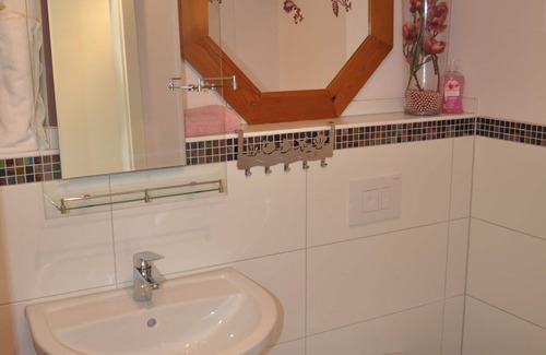 Hahnstatten Apartment | Quiet, cozy, modern equipped apartment