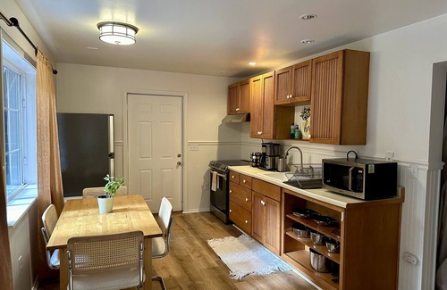 Guerneville House | Quiet, Cozy, Russian River Retreat in the Redwoods. Private Garden View Unit