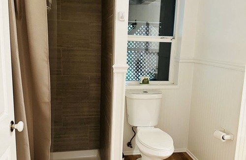 Guerneville House | Quiet, Cozy, Russian River Retreat in the Redwoods. Private Garden View Unit