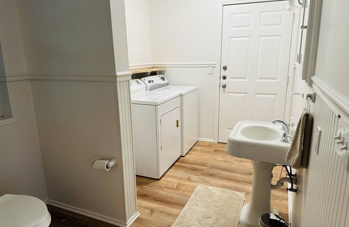 Guerneville House | Quiet, Cozy, Russian River Retreat in the Redwoods. Private Garden View Unit