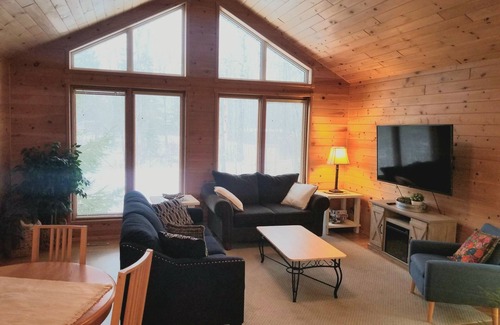 Whiteshell House | Quiet Family Cabin at West Hawk Lake