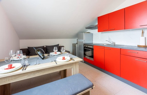 Grizane Apartment | Quiet flat with charcoal barbecue, pool with whirlpool function, washing machine, tumble dryer