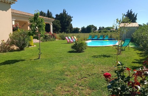 Sainte-Cecile-les-Vignes House | QUIET VILLA IN PROVENCE