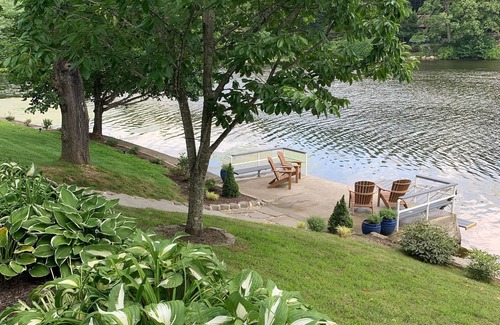 Holmes House | Quiet Lakefront Retreat only 80 minutes from NYC- with Private Dock