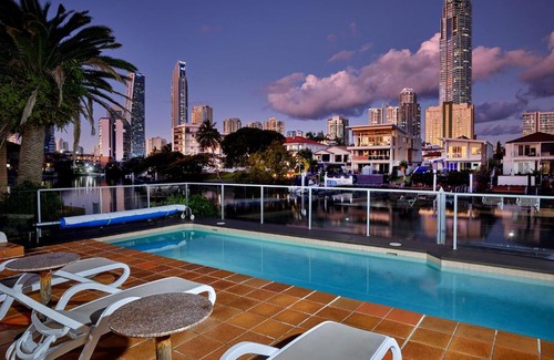 Surfers Paradise Apartment | Quiet location close to it all