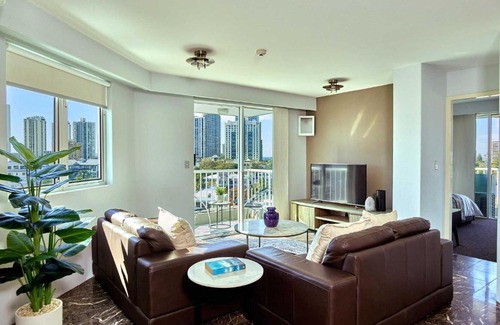Surfers Paradise Apartment | Quiet location close to it all