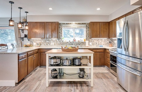 Mountain Green House | Quiet Mountainside home with amazing views just 15 minutes from skiing and town!