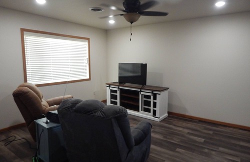 Oakes House | Quiet neighborhood. Walk to downtown. Easy Access. Clean and new.