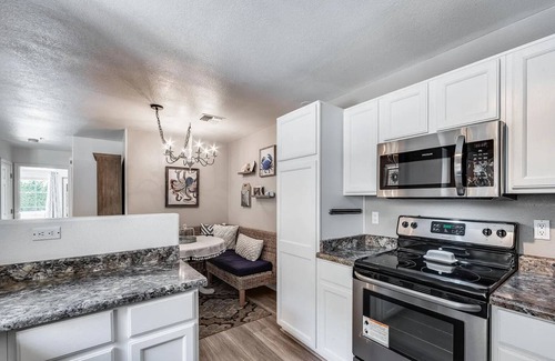 La Jolla Village Condo | Quiet & Relaxing Townhouse
