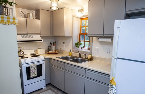 Alden Apartment | Quiet retreat near Torch Lake w/ artists studio guesthouse. Amazing star gazing!