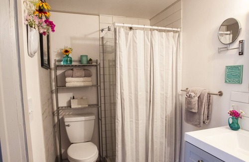 Alden Apartment | Quiet retreat near Torch Lake w/ artists studio guesthouse. Amazing star gazing!