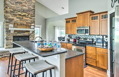 Audubon House | Quiet Retreat w/Kayak & Patio, Walk to Lake!