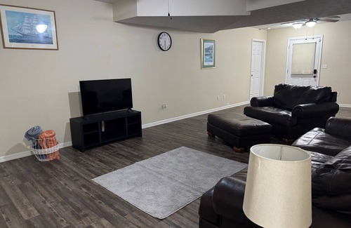 St. Robert House | Quiet Spacious Home in the Woods 10 minutes from FLW visitors center.