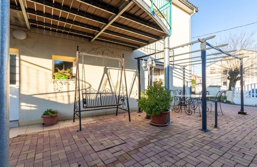 Flocourt Apartment | QUIET STUDIO IN THE COUNTRYSIDE, Pets welcome! Playroom,