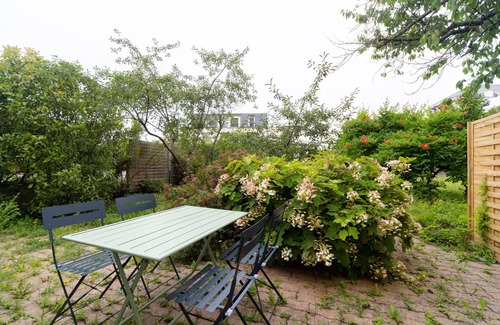 Saint-Jean-le-Blanc Apartment | Quiet studio in the St Marceau district
