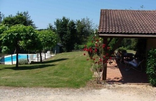 Le Bugue House | Quiet surrounded by greenery a home for a rest assured.