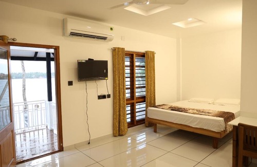 Kollam House | QUILON LAKE INN