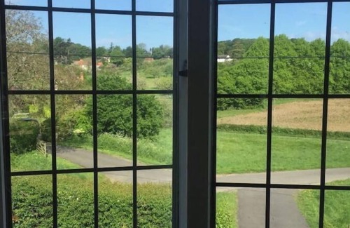 Maidenhead House | Quintessential Historic English Country house set in acre with heated pool