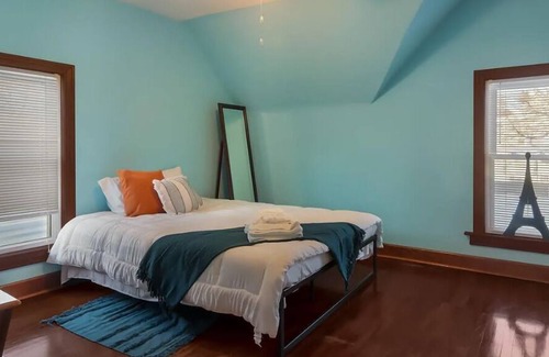 Cadillac House | Quirky, Quiet and Convenient. Downtown, Historic.