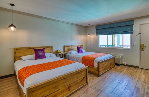Ramona Cabin | Quite & Clean 2 Queen Bed Room in Ramona Wineries