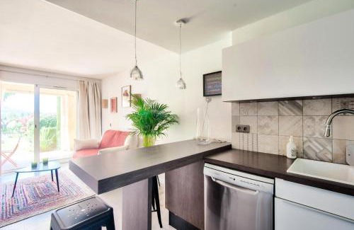 Pont Royal Apartment | Résidence Hôtel du Golf de Pont Royal - maeva Home - Appartement avec jardin 2 pièces 4 personnes - Prestige - super Home MAE-8891