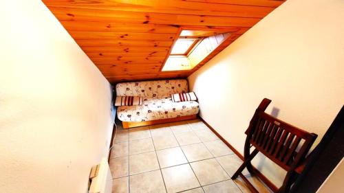 Puy-Saint-Vincent Apartment | Résidence Les Queyrettes - Agréable Appartement Traversant 6 Personnes avec Balcon MAE-4354