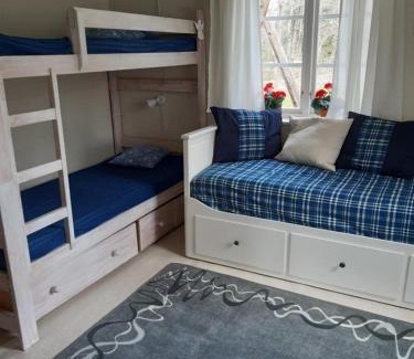 Sala Bed & Breakfast | RÖDA STUGAN PÅ SLINKEN