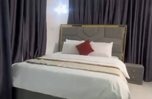 Abuja Cabin | R-Oak Hotels and Apartments