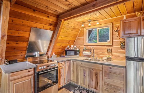 Leavenworth Cabin | R&R Retreat - Intimate, Quaint and Cozy A-Frame