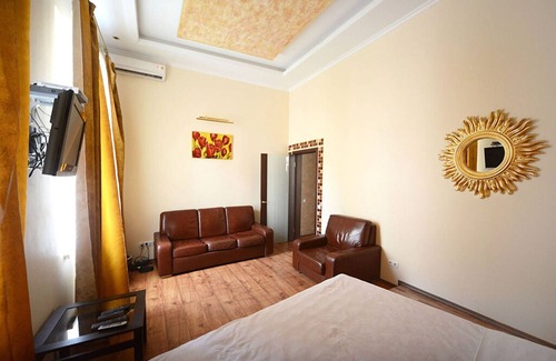Verkhnie Misto Apartment | R25 in Київ