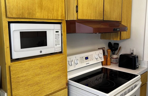 Walloon Lake Cottage | Rabbit Run - Cozy cottage in the heart of Walloon Lake Village. Family-friendly!