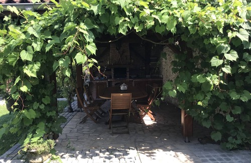 Saint-Vincent-de-Mercuze Bed & Breakfast | Rachmaninov room, antique style