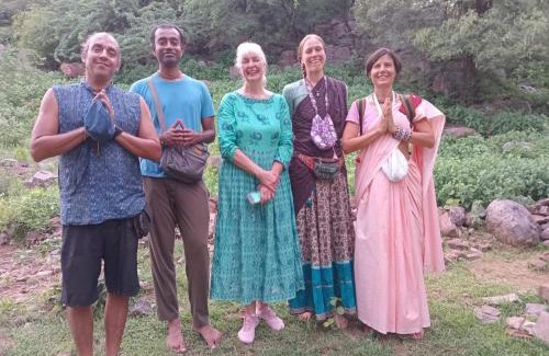 Govardhan House | RADHA APARTMENTS Stay