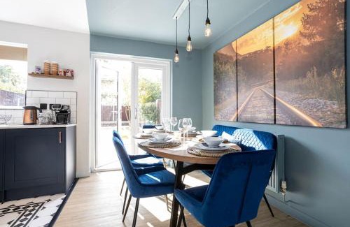 Warrington House | Railway House - Central Warrington - Sleeps 6