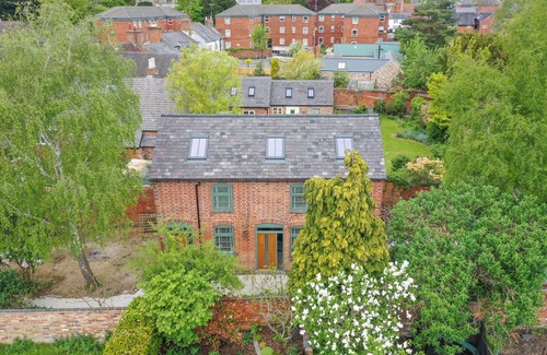 Lutterworth House | Rainbow House - Entire Place