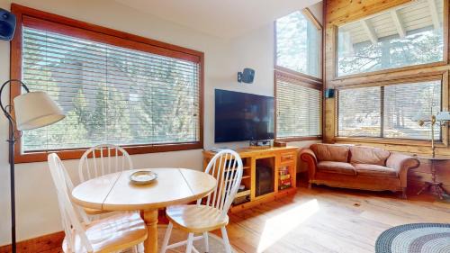 Mammoth Lakes Apartment | Rainbow Villas #1 condo