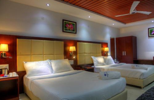 Vijayanagar 1st Stage Hotel | Rajmahal Inn