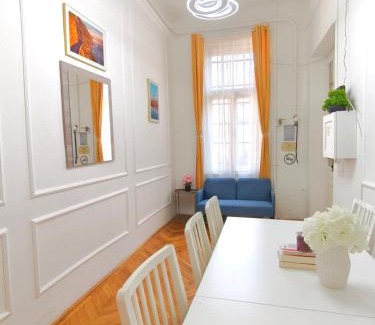 Nepszinhaz negyed House | Rakoczi utca 59 Apartment