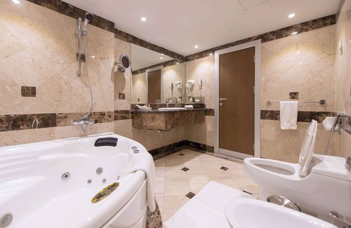 Palestine Street Hotel | Ramada by Wyndham Continental Jeddah