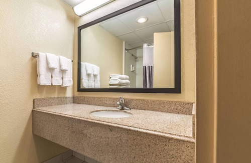 Fairfield Hotel | Ramada by Wyndham Fairfield NJ
