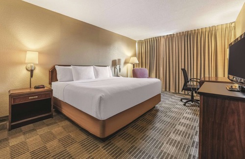 Fairfield Hotel | Ramada by Wyndham Fairfield NJ