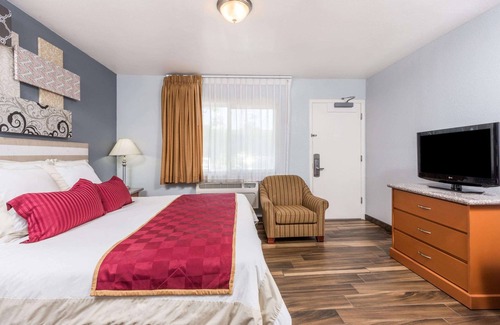 Midway-Pacific Highway Hotel | Ramada by Wyndham near SeaWorld / Mission Beach