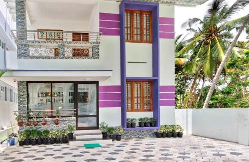 Thiruvananthapuram House | Rams Guest House with Kitchen Near Kochu Veli Railway station & Lulu Mall