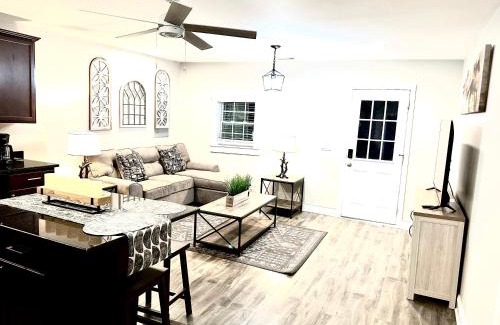 Fairburn Apartment | Ranch cave