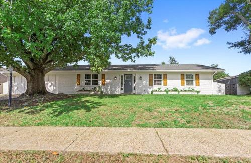 Gulfport House | Ranch Home Gem 5BR Home Sleeps 12 with Game Room