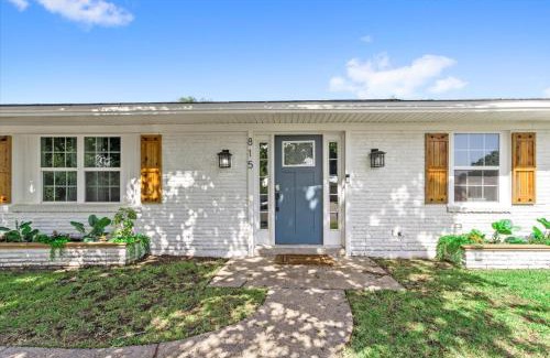Gulfport House | Ranch Home Gem 5BR Home Sleeps 12 with Game Room