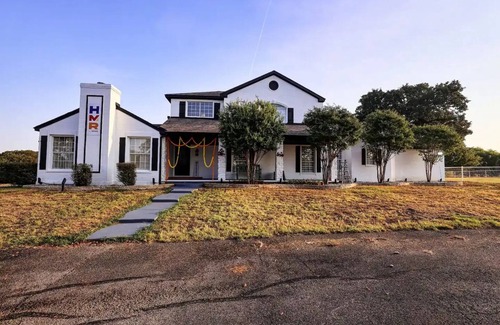 Aubrey House | Ranch home