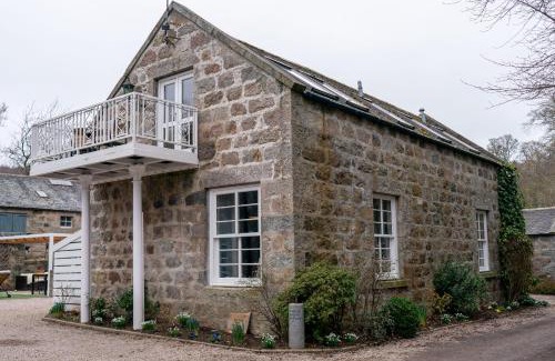 Inverurie House | Ranch House Cottage, Pet Friendly Stay, Inverurie